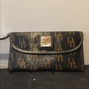 Dooney & Bourke long black initial wallet